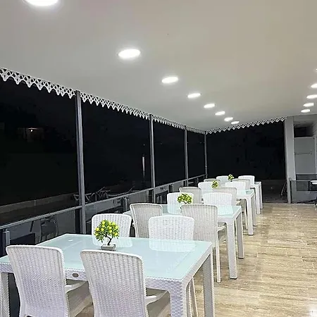 Hotel Jest